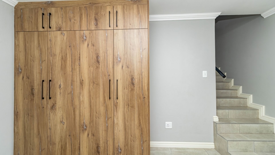 3 Bedroom Property for Sale in Fraaiuitsig Western Cape